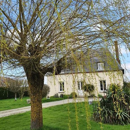 Au Petit Paradis Sainte-Gauburge-Sainte-Colombe Luaran gambar