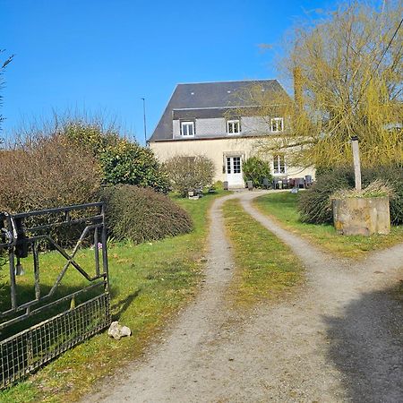 Au Petit Paradis Sainte-Gauburge-Sainte-Colombe Luaran gambar